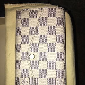 Sarah Damier Azur wallet